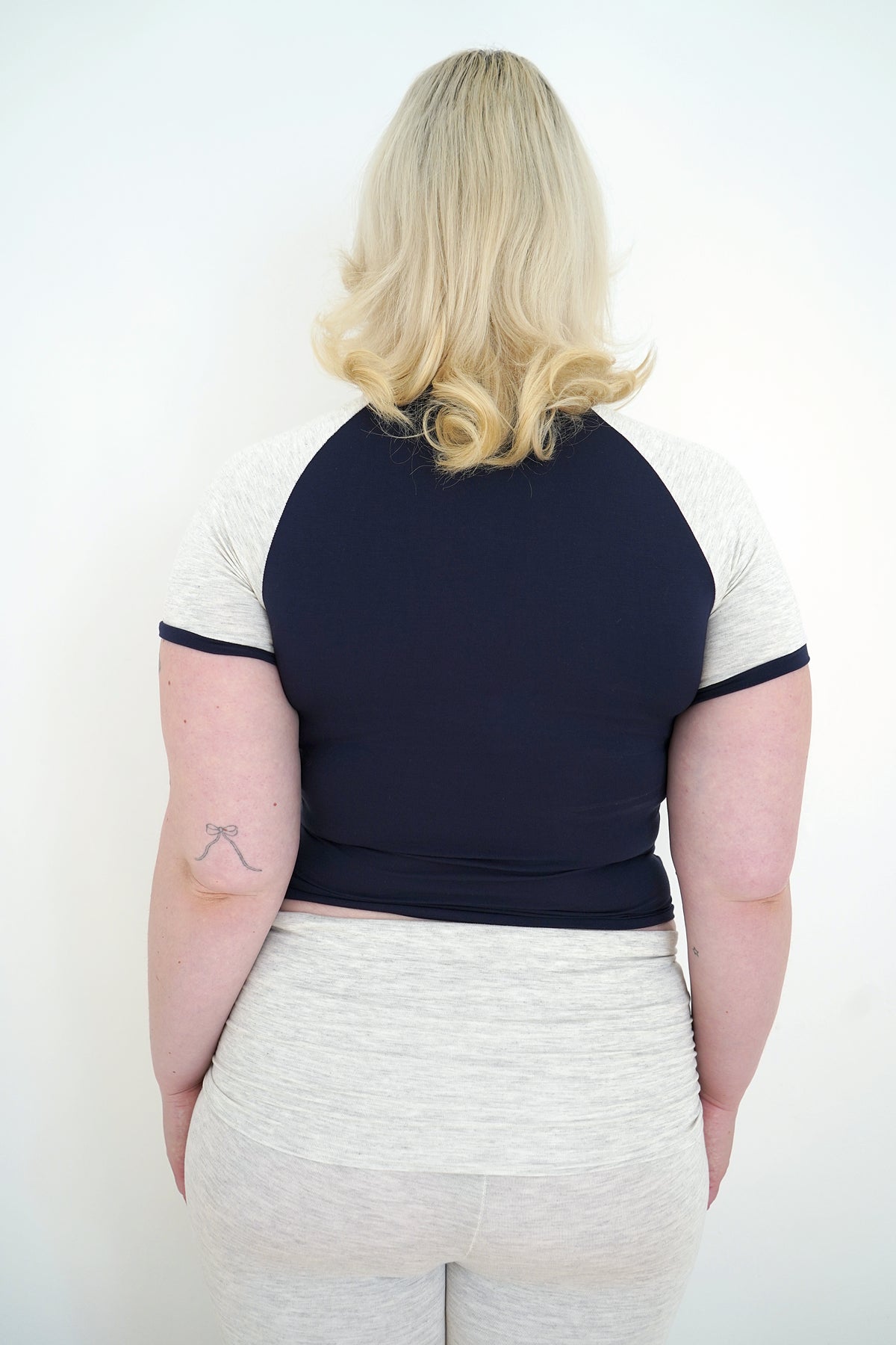 Navy set on the larger model — Size: XS, S, M, L
