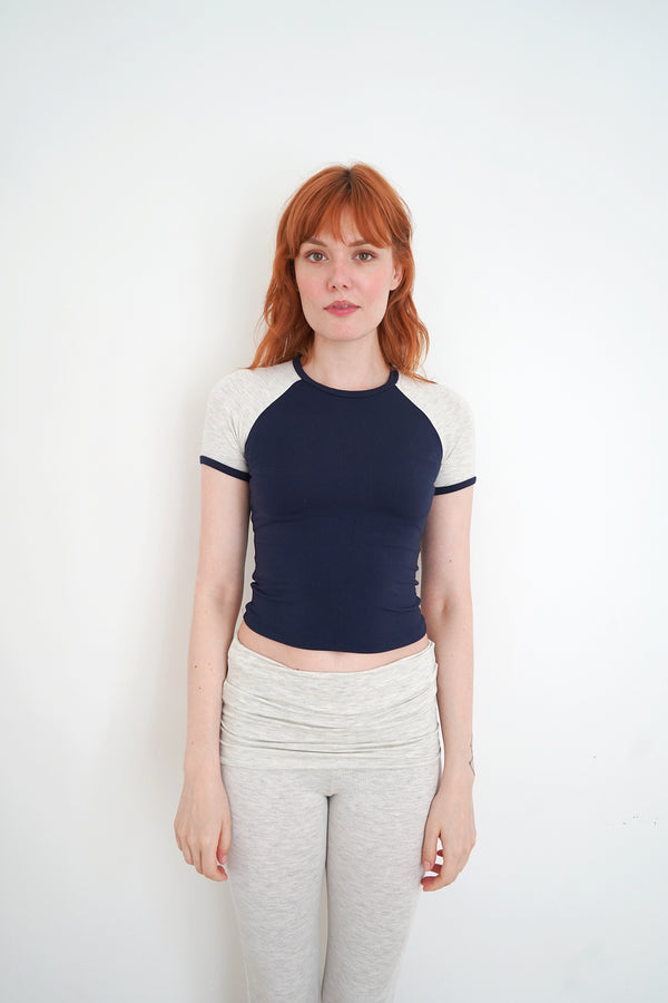 Navy set on the smaller model — Size: XS, S, M, L