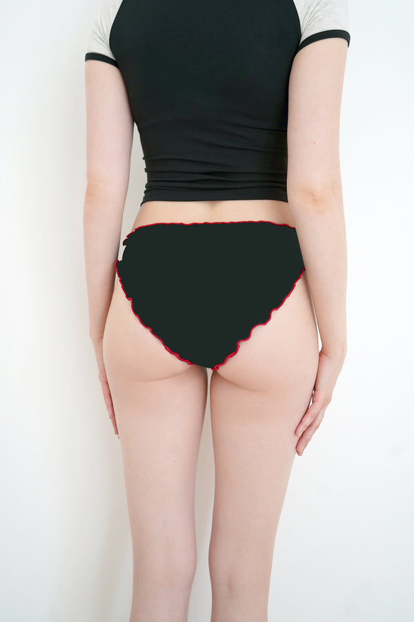 Black underwear on the smaller model — Size: XS, S, M, L